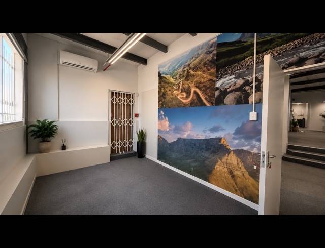 3,271M² BUILDING FOR SALE IN WATERVAL PARK